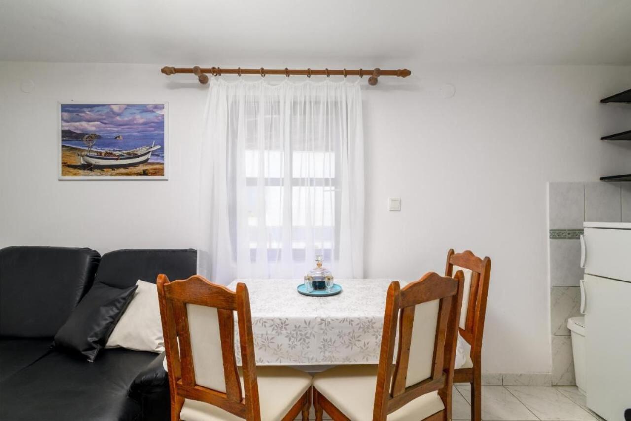 Apartments Katrina Rakalj エクステリア 写真