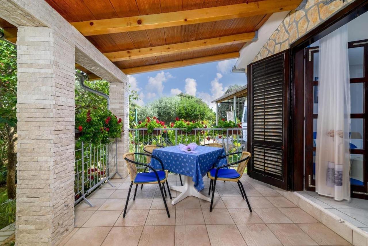 Apartments Katrina Rakalj エクステリア 写真